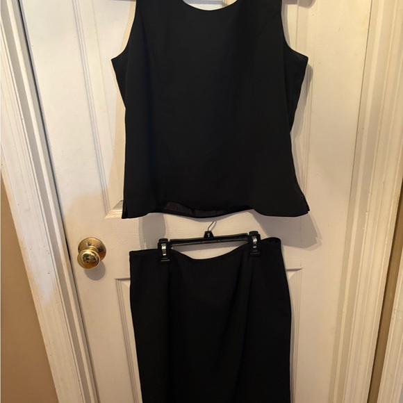 Le Suit Black Midi Pencil Skirt for Work‎ - Picture 1 of 3
